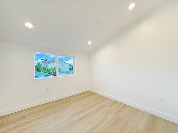 4th image of 4461 Farquhar Ave #G