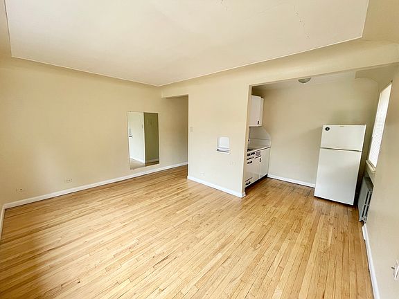 Explore this charming studio with elegant hardwood flooring and a cozy kitchen area. Explore this charming studio with elegant hardwood flooring and a cozy kitchen area.
