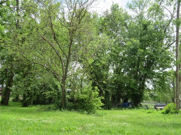 809 Chestnut Ave, Osawatomie, KS 66064