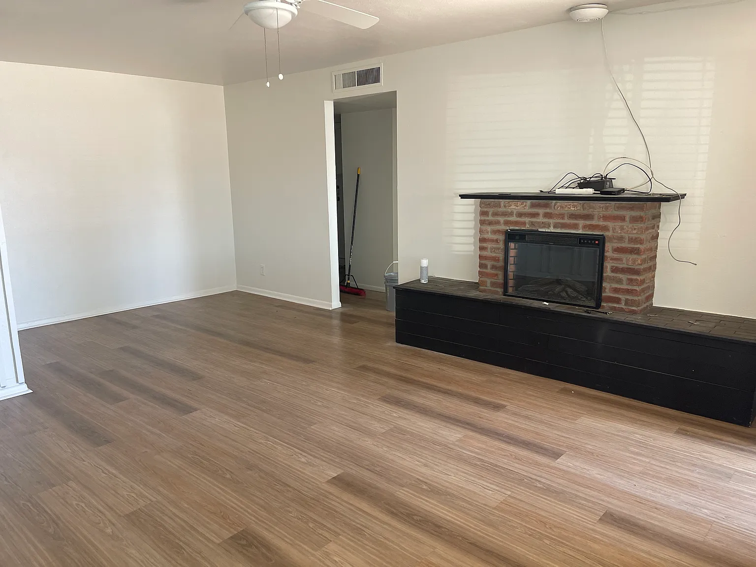 Downtown Gilbert!! Remodeled House with Utility Yard — Photo 2
