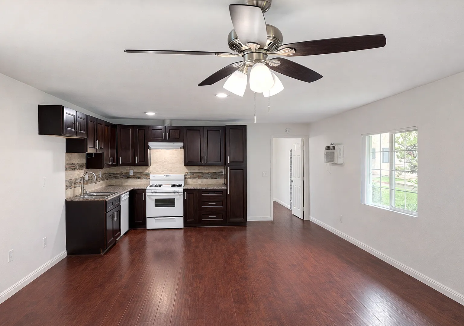 El Centrico Apartments — Photo 2
