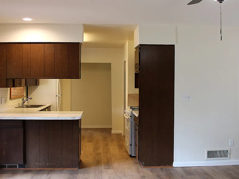 903 Green Ln — Photo 7