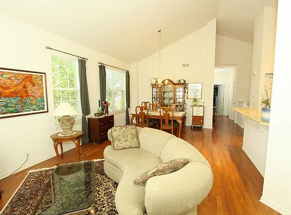 2nd image of 274 Broadmoor Ln