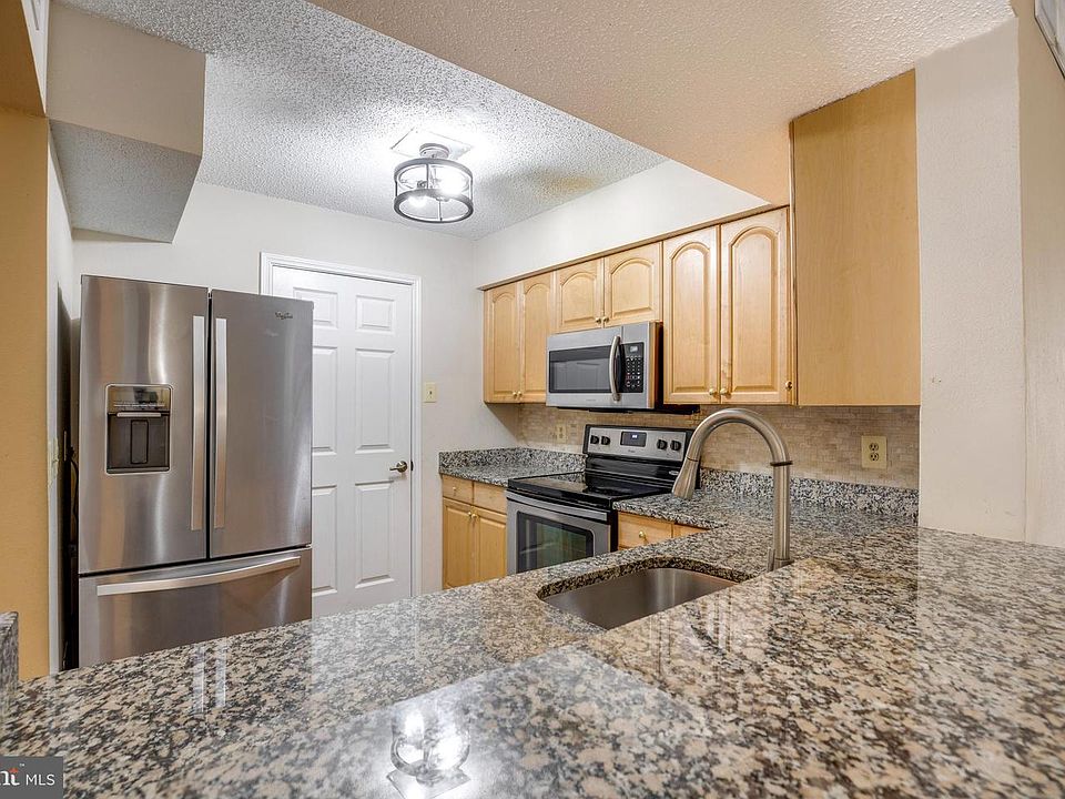 1st image of 1543 Lincoln Way #301B