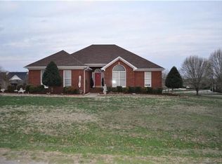 15 Jonathan Dr, Fayetteville, TN 37334