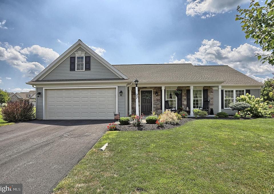 1st image of 27 Loganberry Ct
