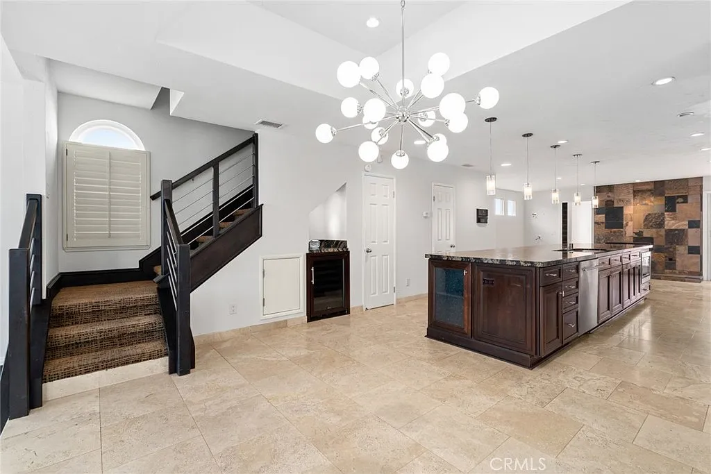 3 bed, 3.5 bath, 2612 sqft, $7,200 — Photo 2