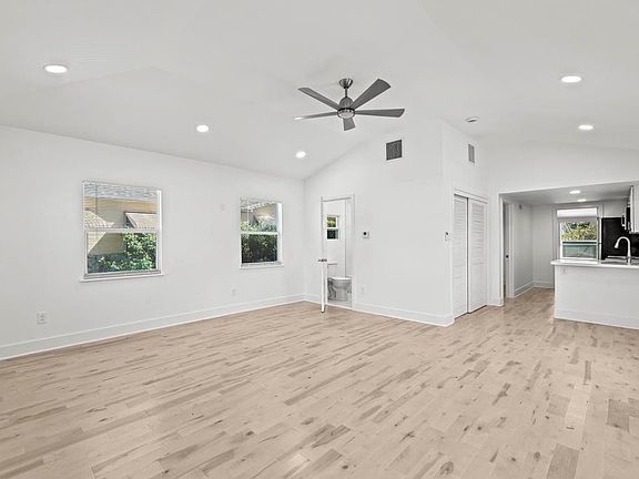 5th image of 36 SE 13th Ter