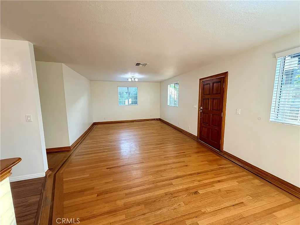 3 bed, 1335 sqft, $4,700 — Photo 4