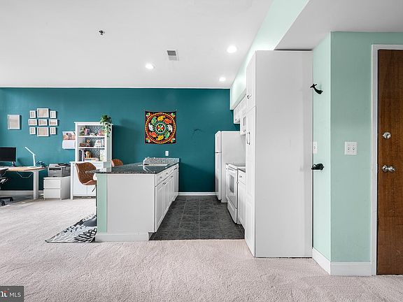 4th image of 1001 Chestnut St #702E