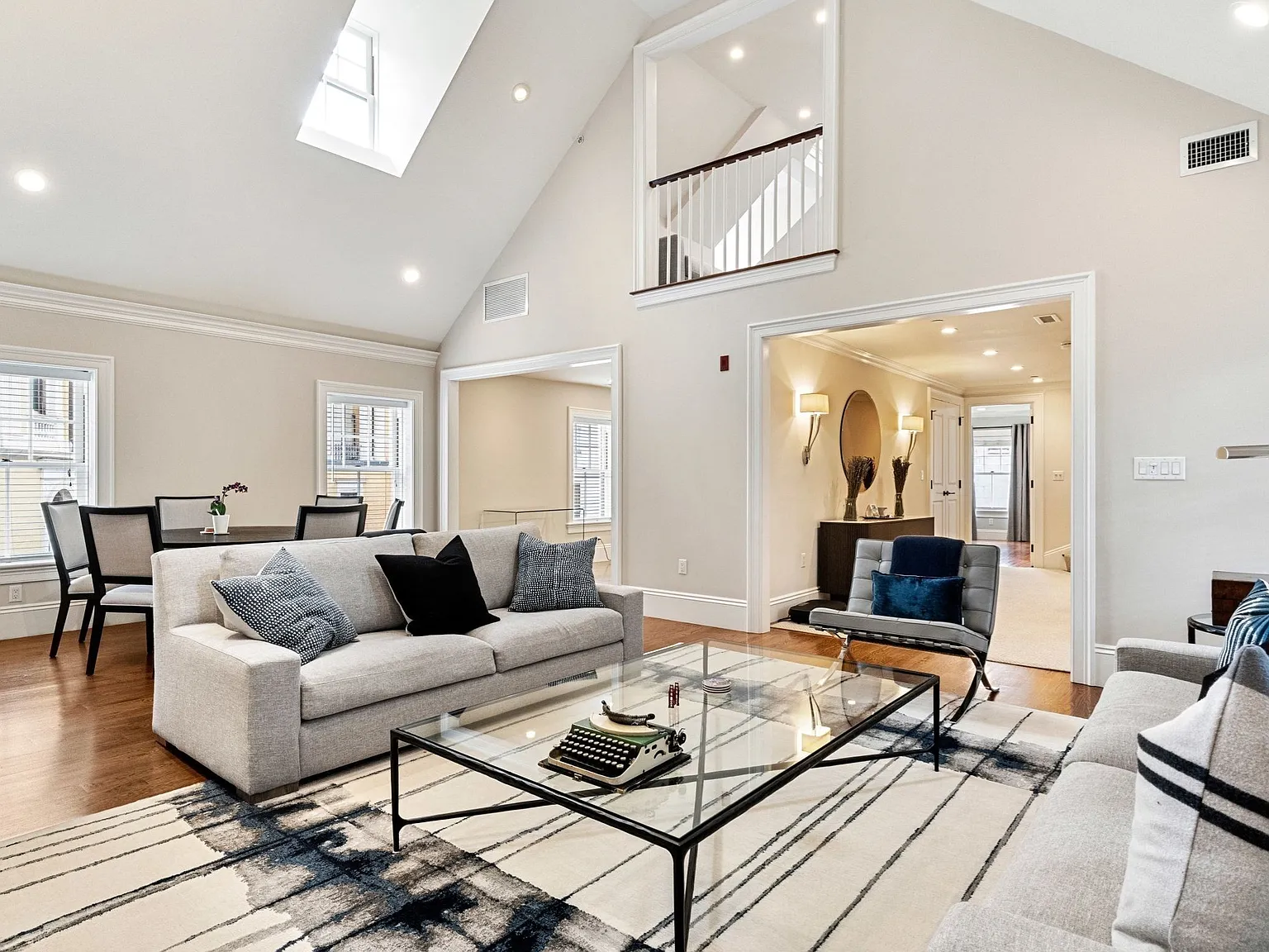 2 bed, 2.5 bath, 1680 sqft, $6,900 — Photo 4