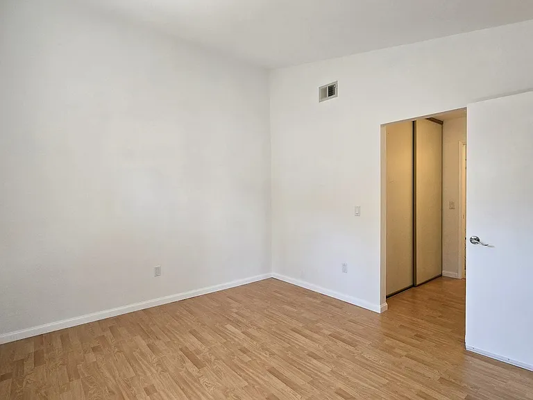 38715 Huntington Cir — Photo 18