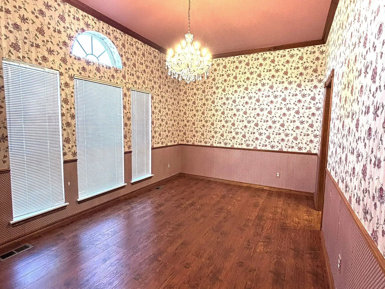 3 bed, 2.5 bath, 1900 sqft, $1,800 — Photo 4