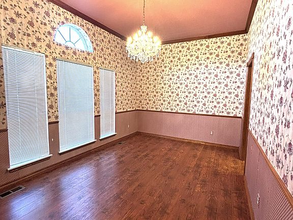 4th image of 817 W Cherokee Way