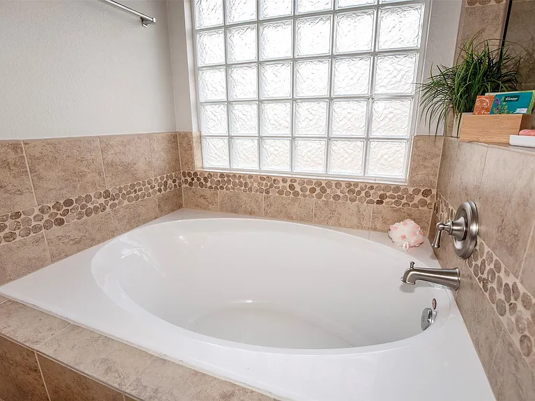 2110 Stonehollow Ct — Photo 22