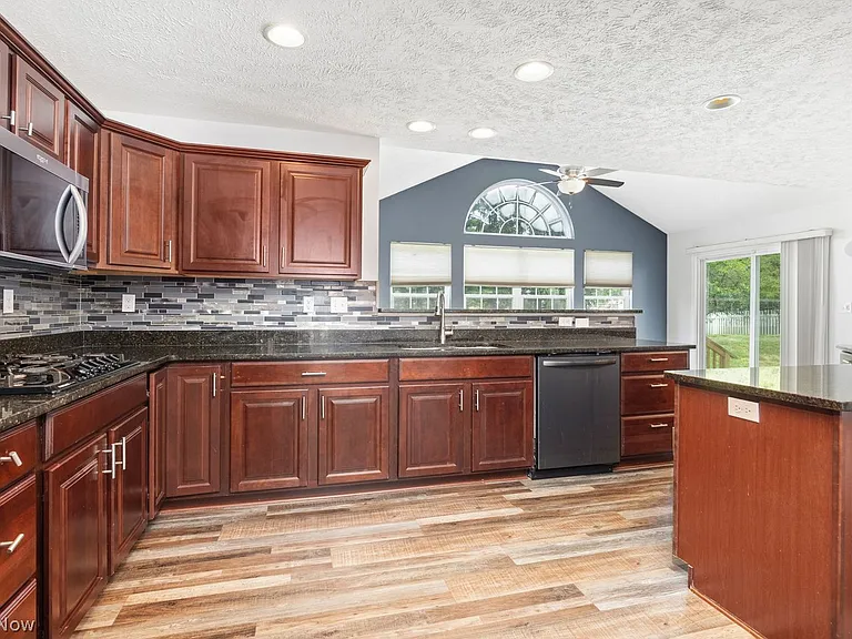3876 Bosworth Dr — Photo 3