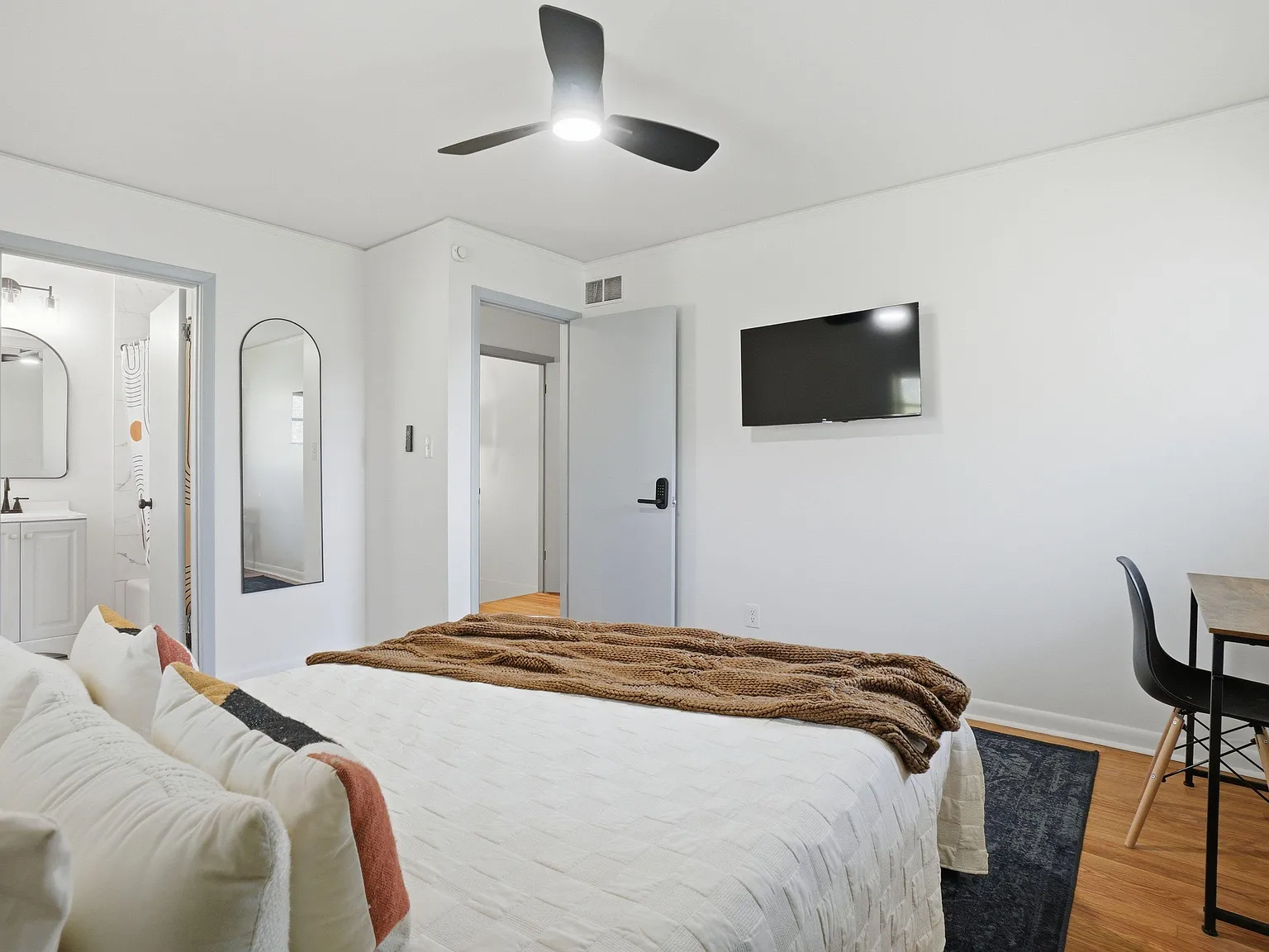 4 bed, 8.0 bath, 3000 sqft, $1,503 — Photo 1