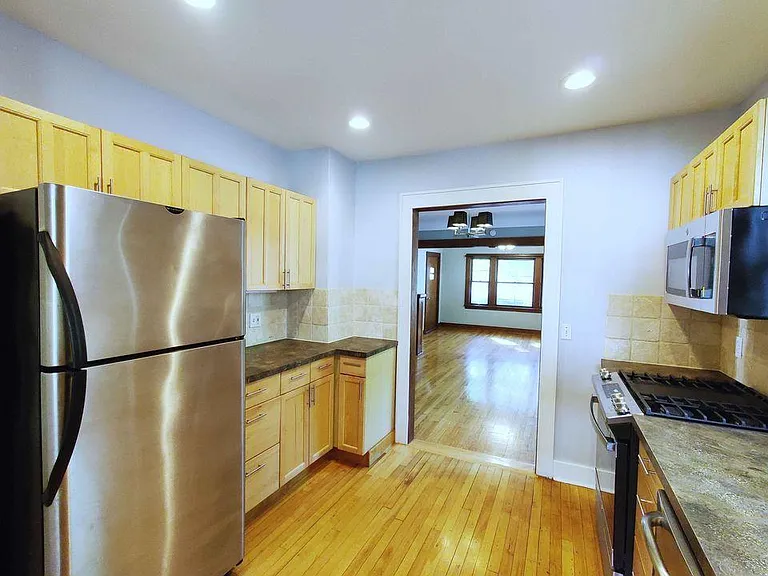 334 Albert St S — Photo 5