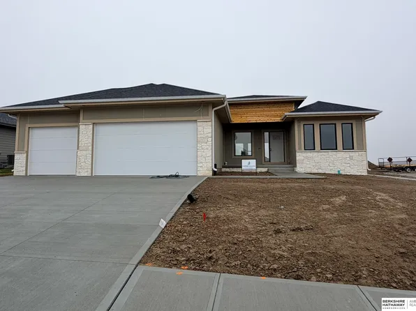 20702 Vernon Ave, Elkhorn, NE 68022