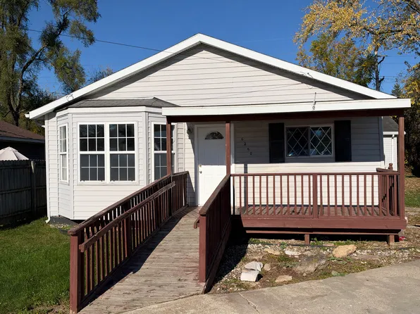 6290 Saline Dr, Waterford, MI 48329