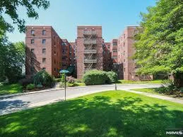 2333 Hudson Ter, Fort Lee, NJ 07024