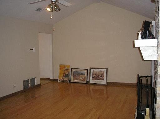 3rd image of 27926 BONN MOUNTAIN DR