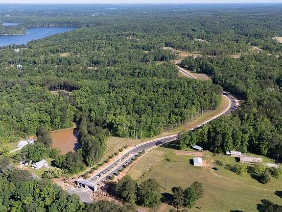 2nd image of 11 Lake Island Rd