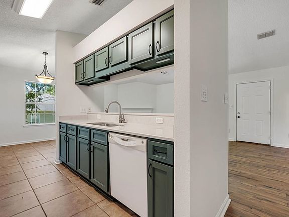 3rd image of 230 Glenbrook Dr