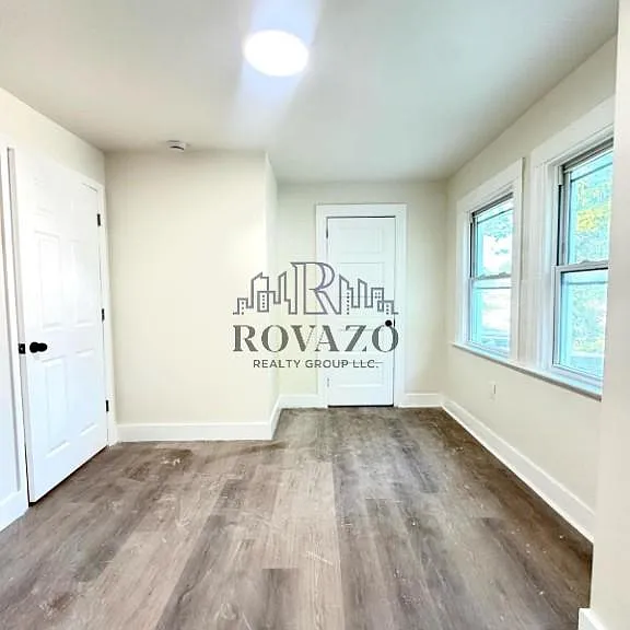 250 Amherst St #3 — photo 3 of 4