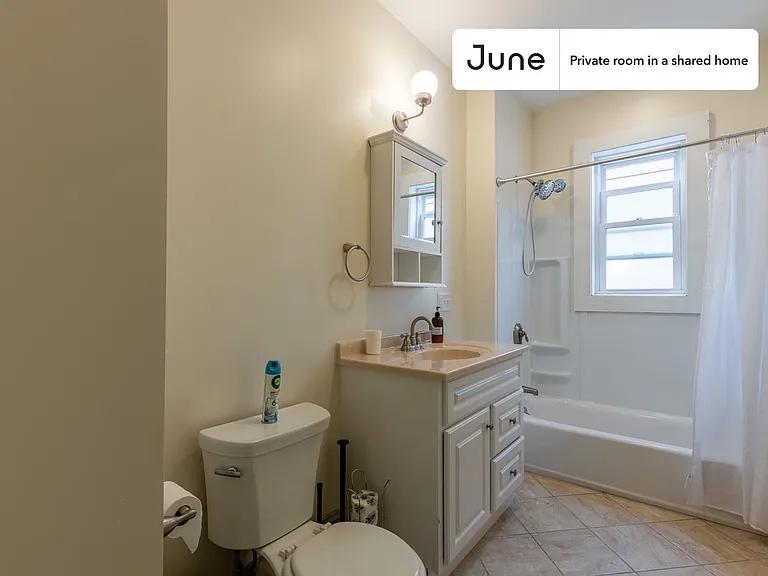 15 Romsey St #B — Photo 9
