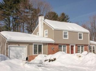 26 Fenway Dr, Springfield, MA 01119