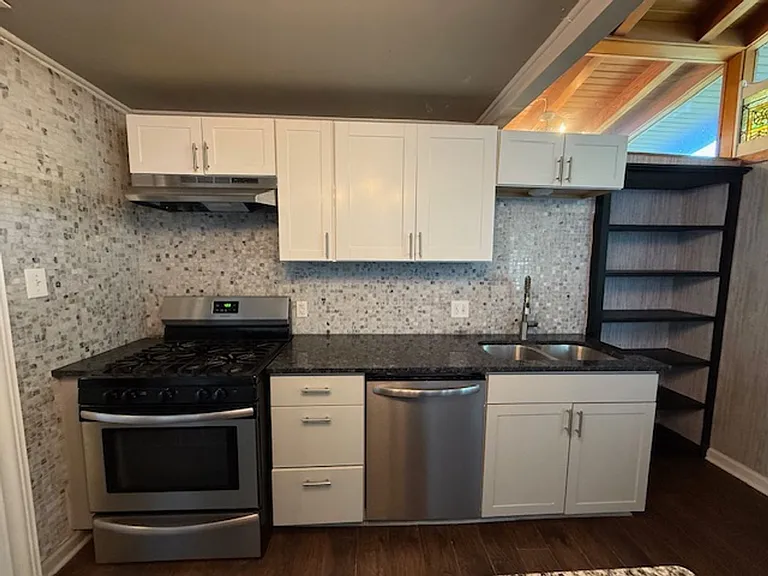 2073 Highland Ave — Photo 9