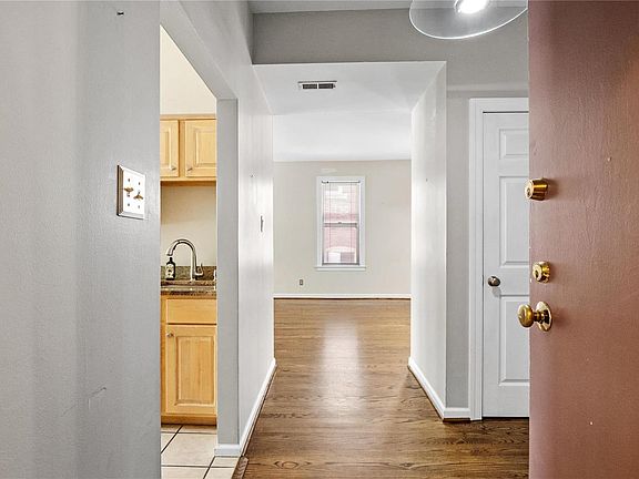 3rd image of 5553 Waterman Blvd APT 1W