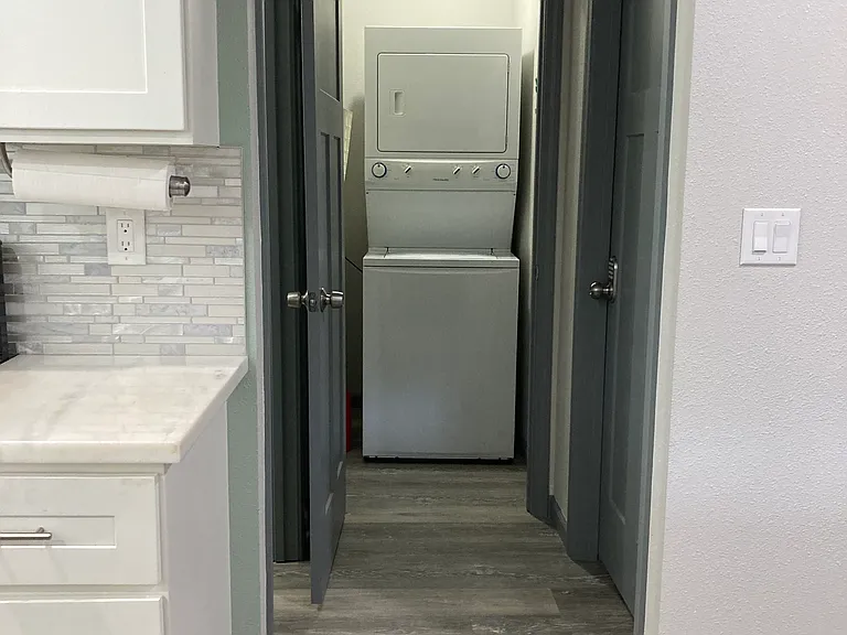 1122 S Woodlawn St #2 — Photo 3