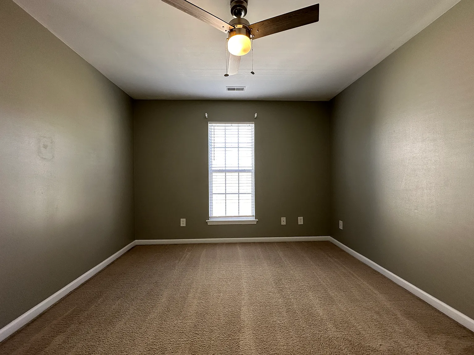 Sunburst Ln, Charlotte — Photo 2