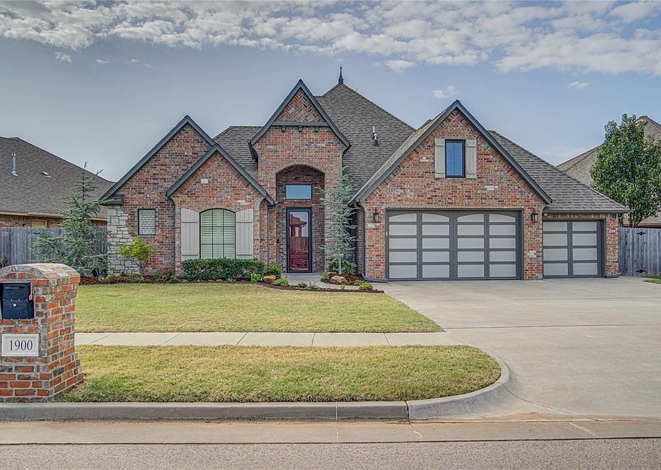 1st image of 1900 Lago Dr