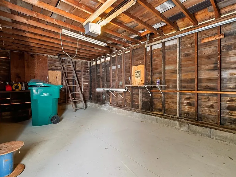 710 E Chestnut St — Photo 14