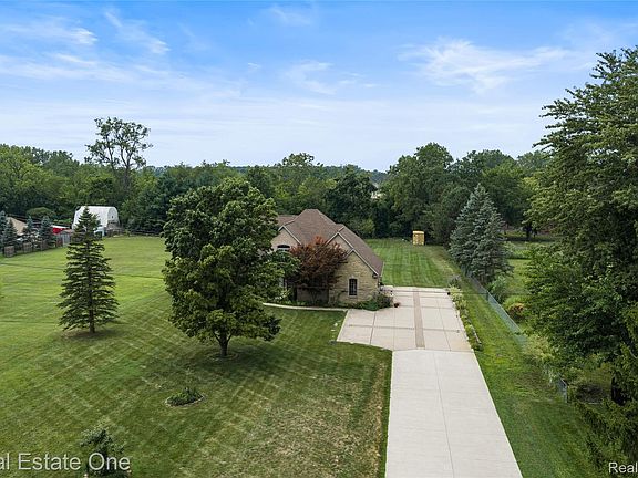 3rd image of 17268 Beech Daly Rd