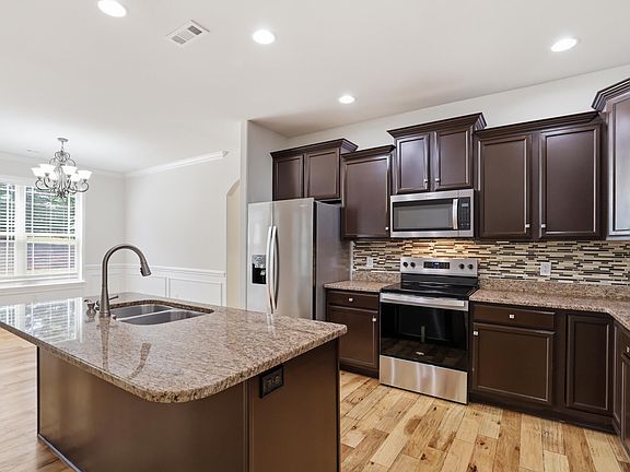 5th image of 75 Rising Meadow Ln