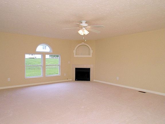 4th image of 820 Willowbrook Dr
