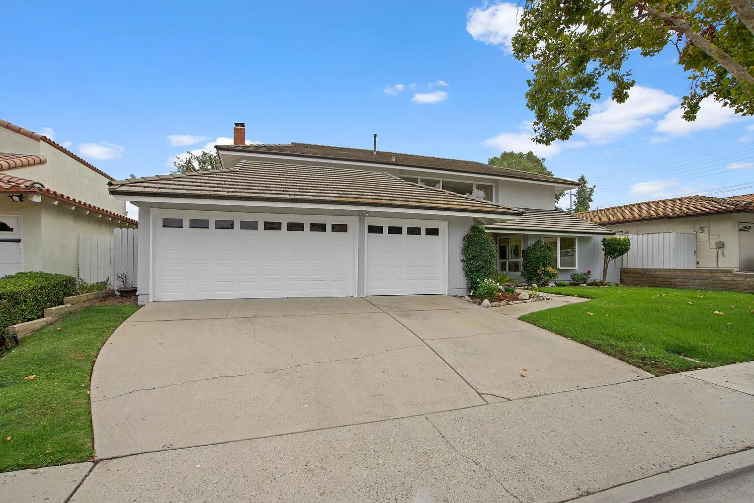 5 bed, 2500 sqft, $6,500 — Photo 1