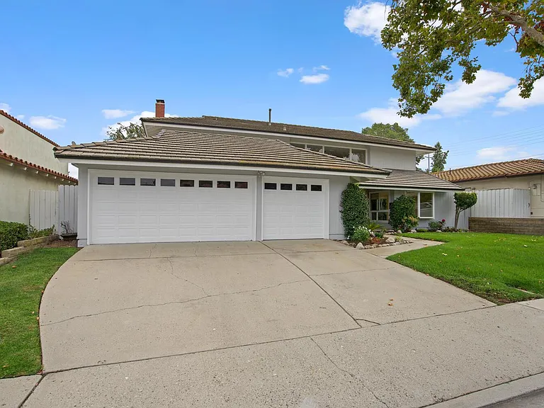 1672 Wellington Pl — Photo 1