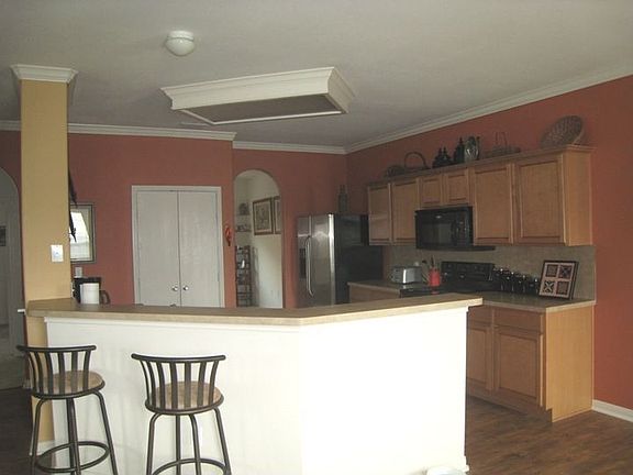2nd image of 8001 Ventoso St