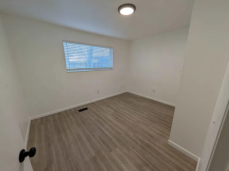 361 E Park Creeke Ln #C — Photo 6