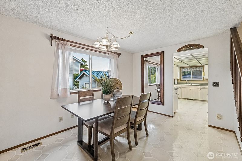 4th image of 13742 39th Avenue NE