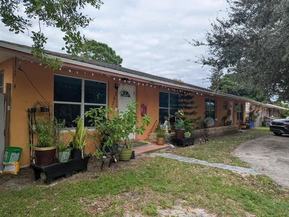 3925 W Roan Court, North Palm Beach, FL 33403