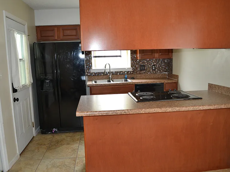 324 Ray Ave — Photo 8