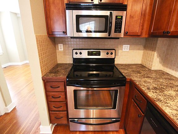 5th image of 4512 Broadway #1B