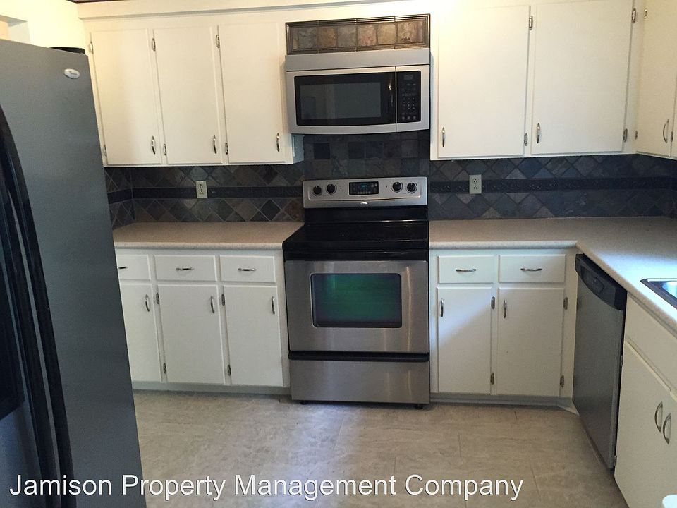 2nd image of 106 Pinetree Dr