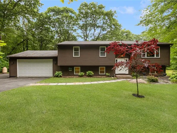 111 Bramble Bush Rd, Coventry, RI 02816